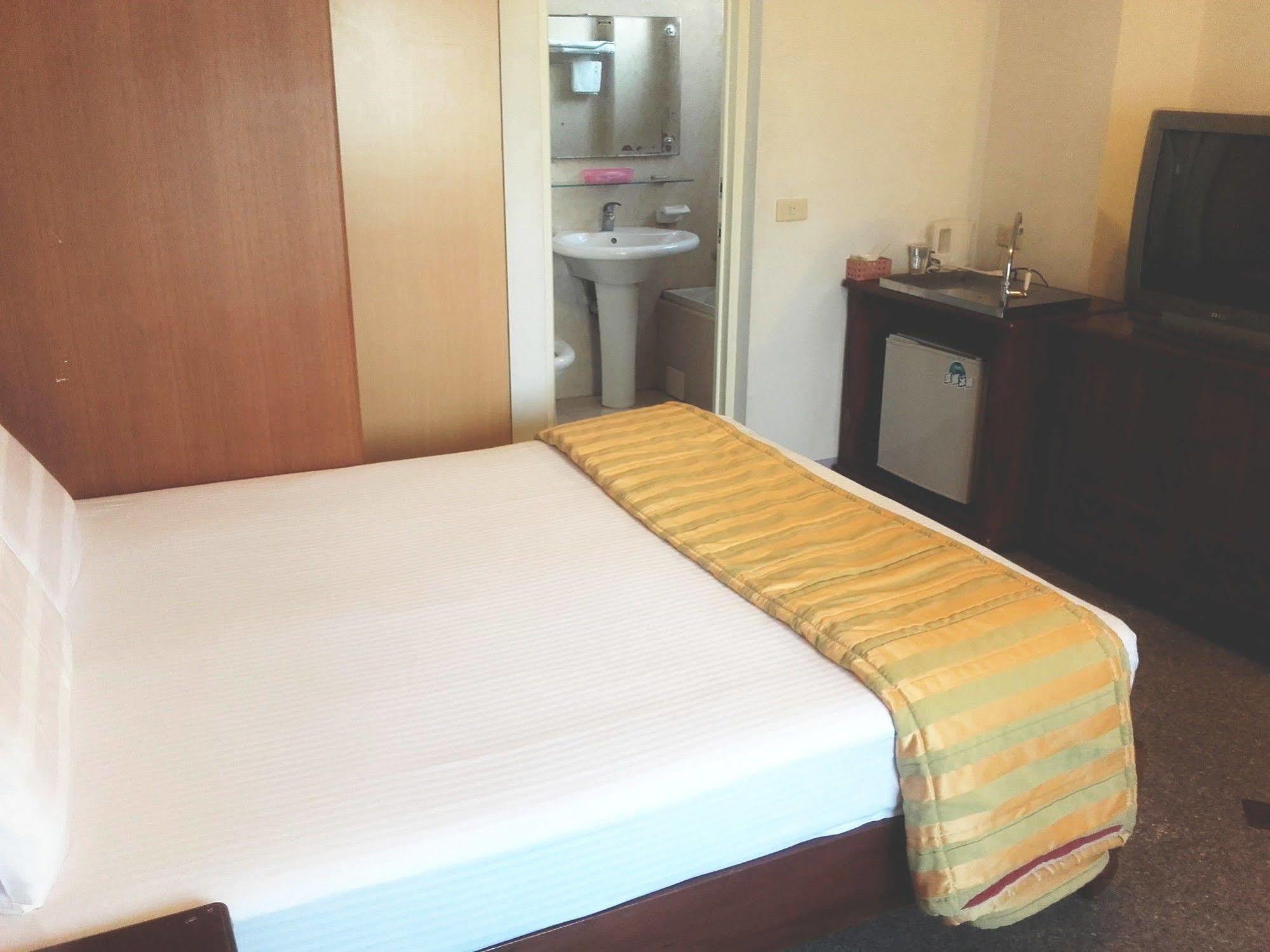 Jing Ai Hotel Luodong Extérieur photo