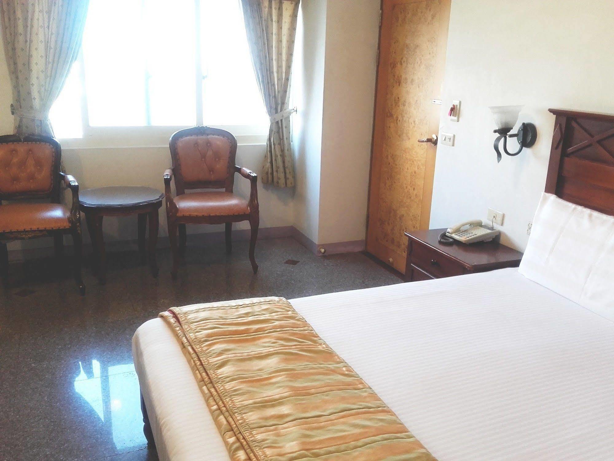 Jing Ai Hotel Luodong Extérieur photo