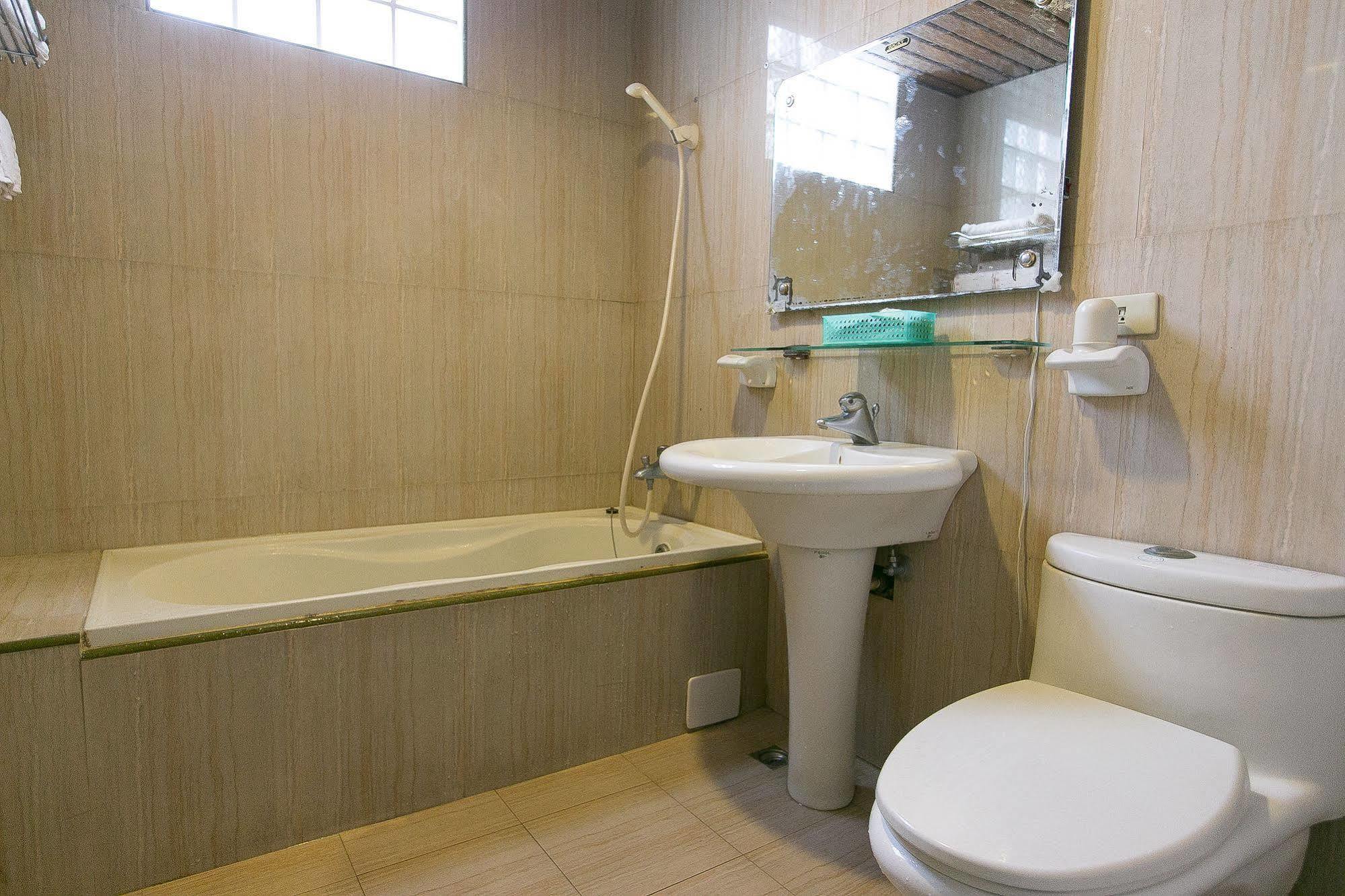 Jing Ai Hotel Luodong Extérieur photo